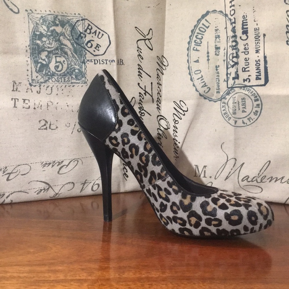 Caressa Black Peopard Print Pony pump